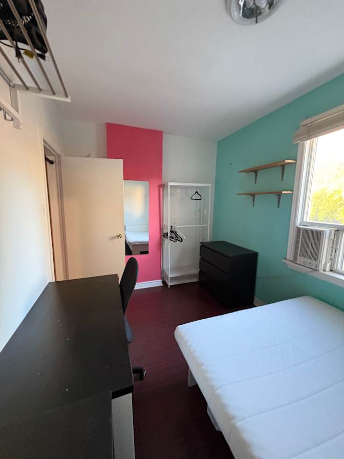 Vincent Molumby's room