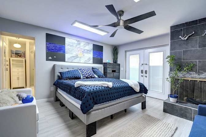 Dennis Lev's room