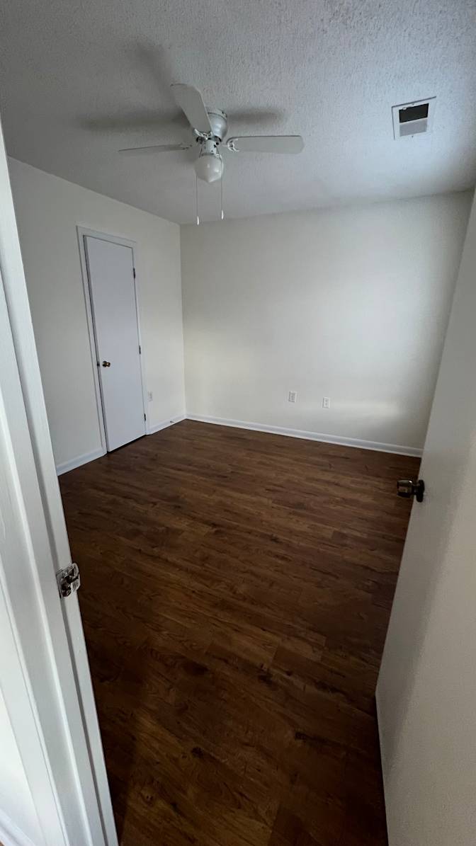 Alcove Rooms's room