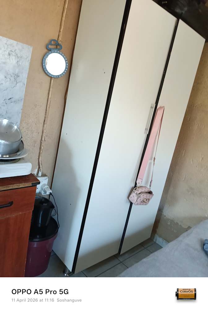 TANGANEDZANI's room