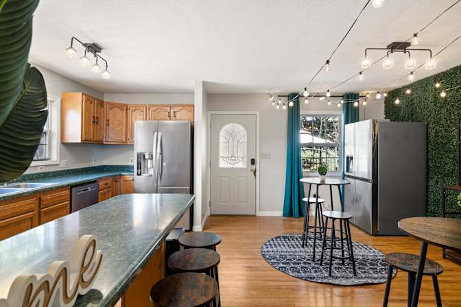 lifedoorrentals's room