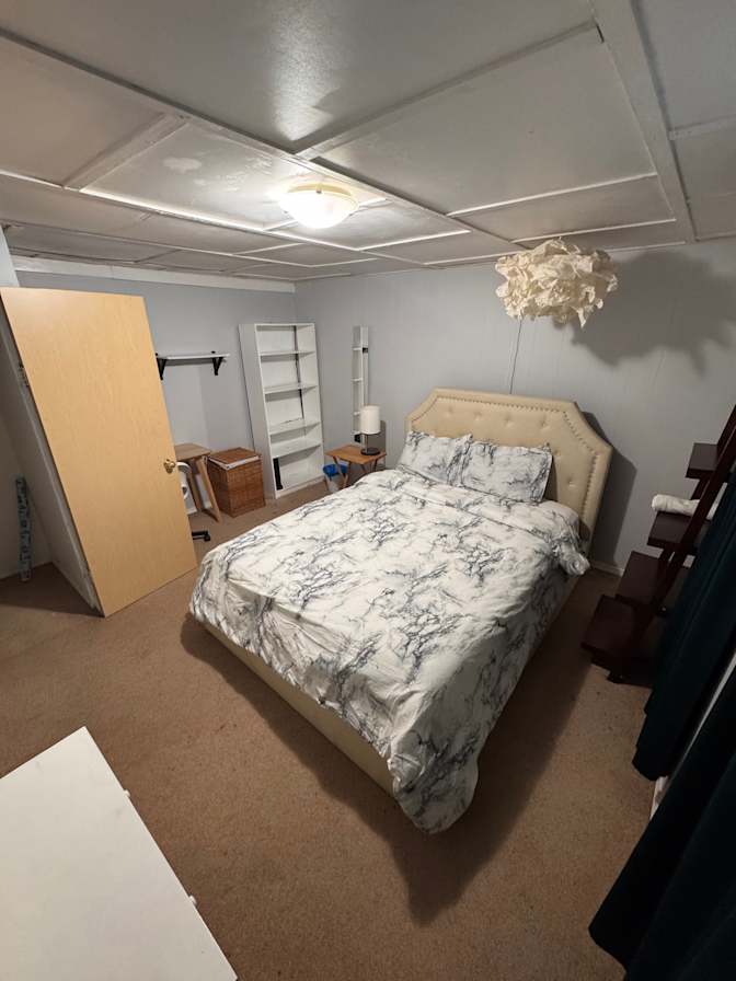 Aida's room