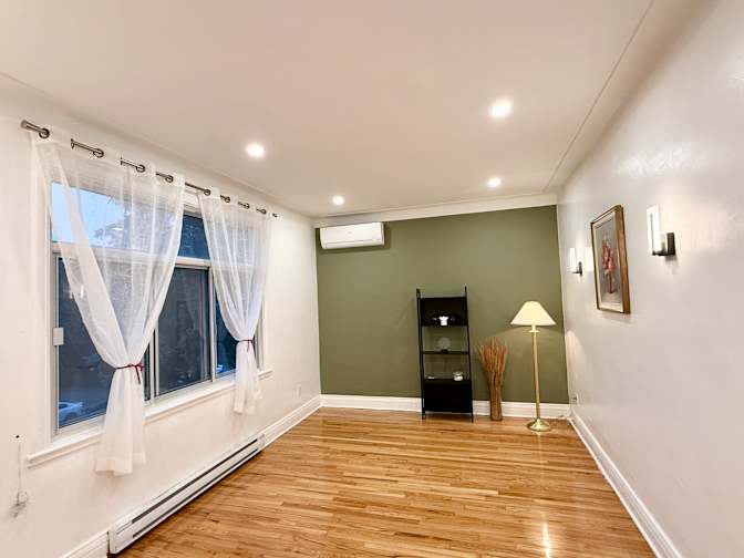 Nga Vu's room