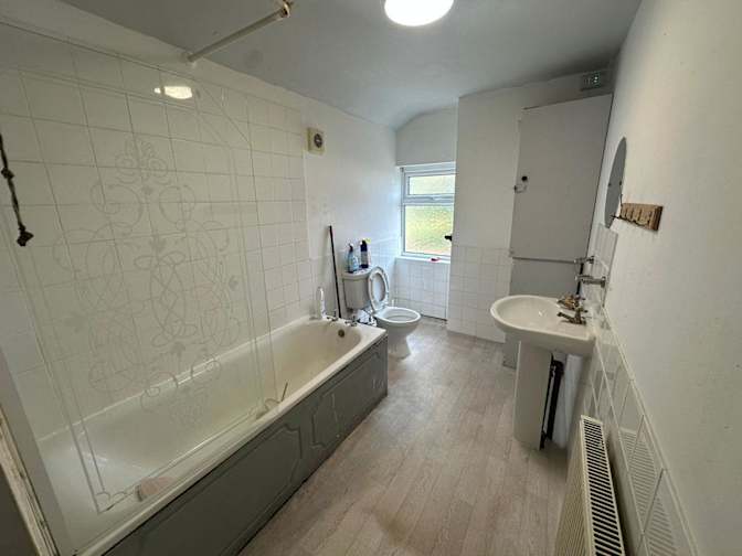 Black Country Homes's room