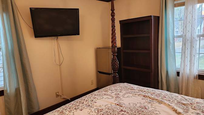 M Manuel's room