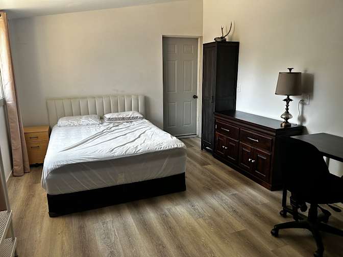 Katy Saunders's room