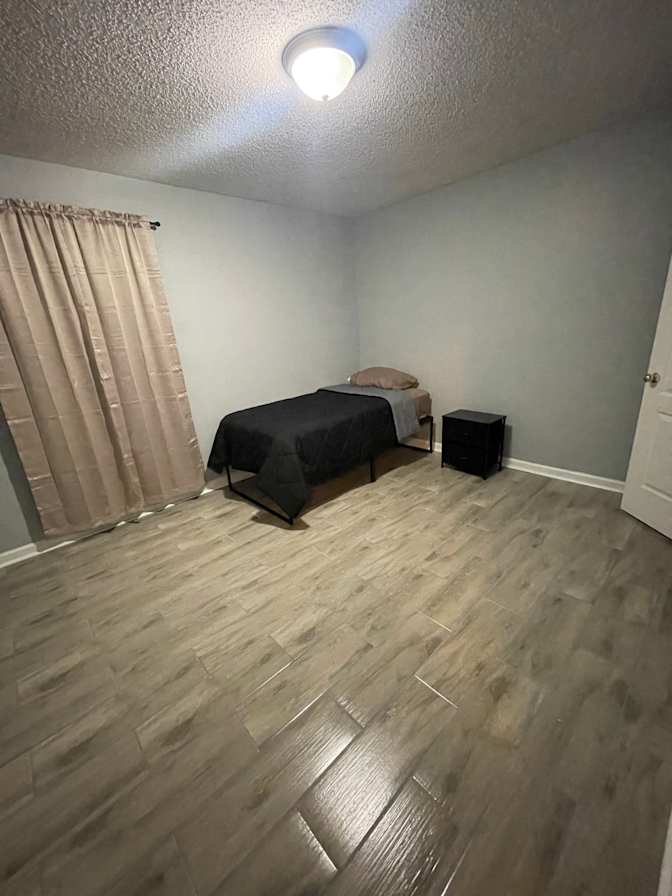 TNT REI's room