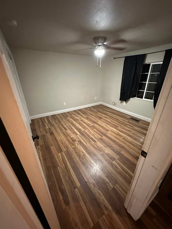 Luis's room