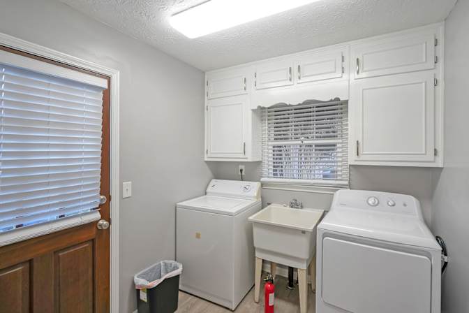 Alcove Rooms's room