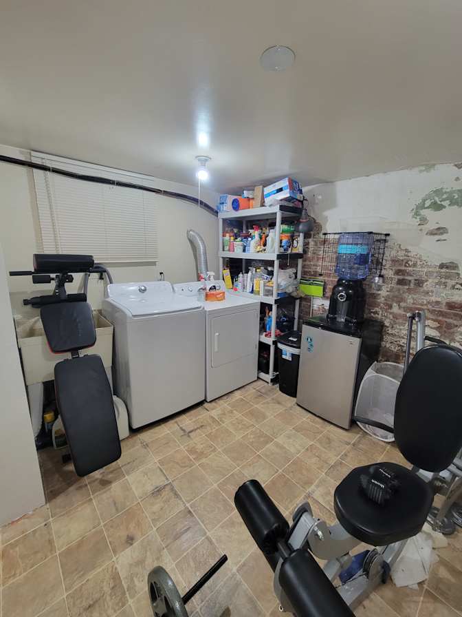Carlos's room
