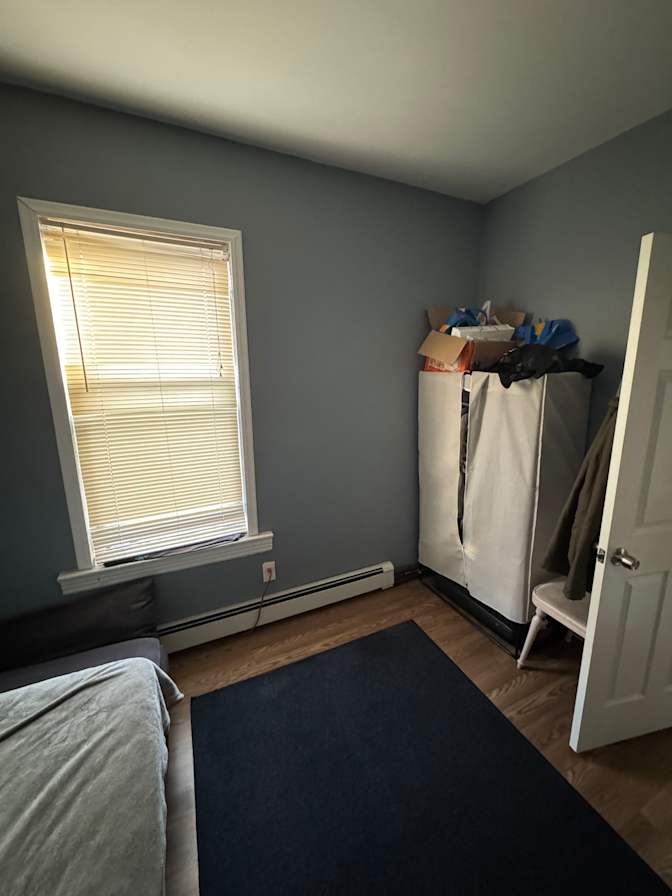 Erkin's room