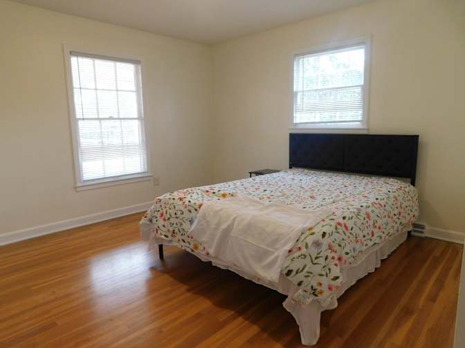 Carolina Realty Link's room