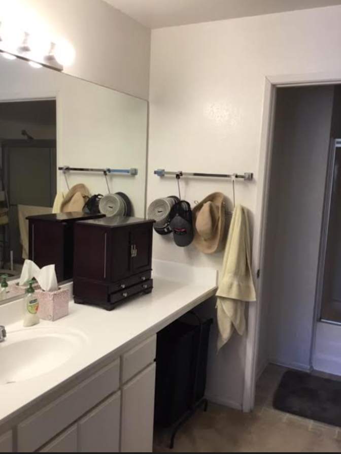 leslie's room