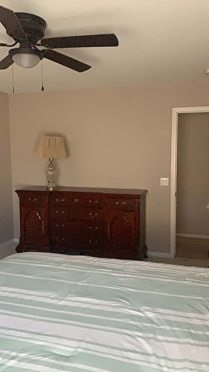 Dellas's room
