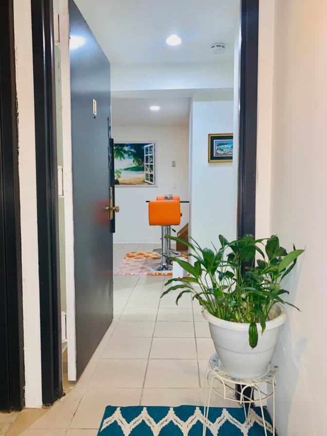 Bright private room with private bath available's room
