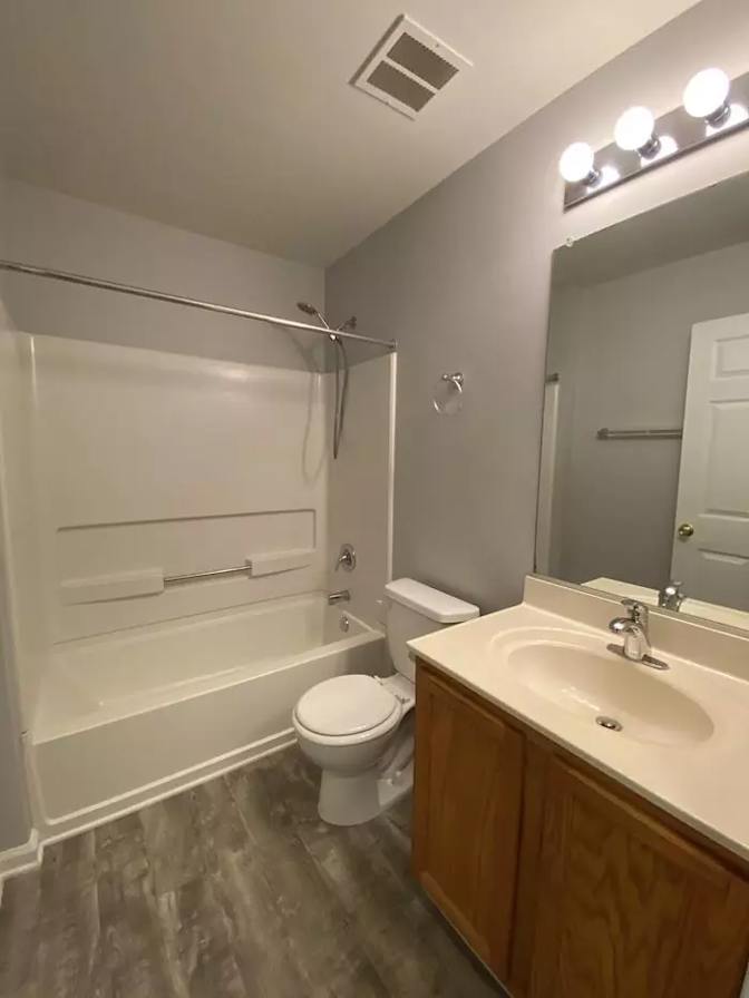 Alcove Rooms's room