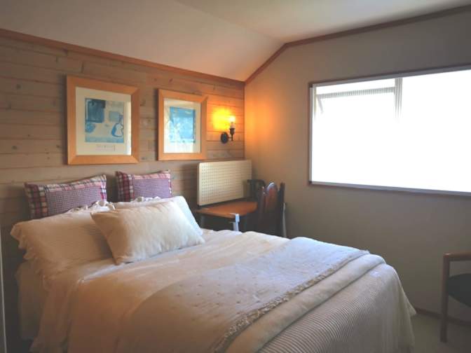 Aurora Cousins's room