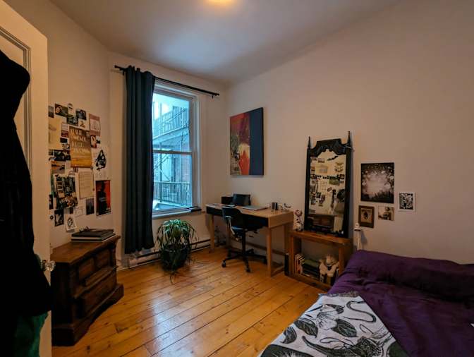 Marj (she/her/elle)'s room