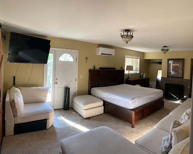 BOBBIE's room