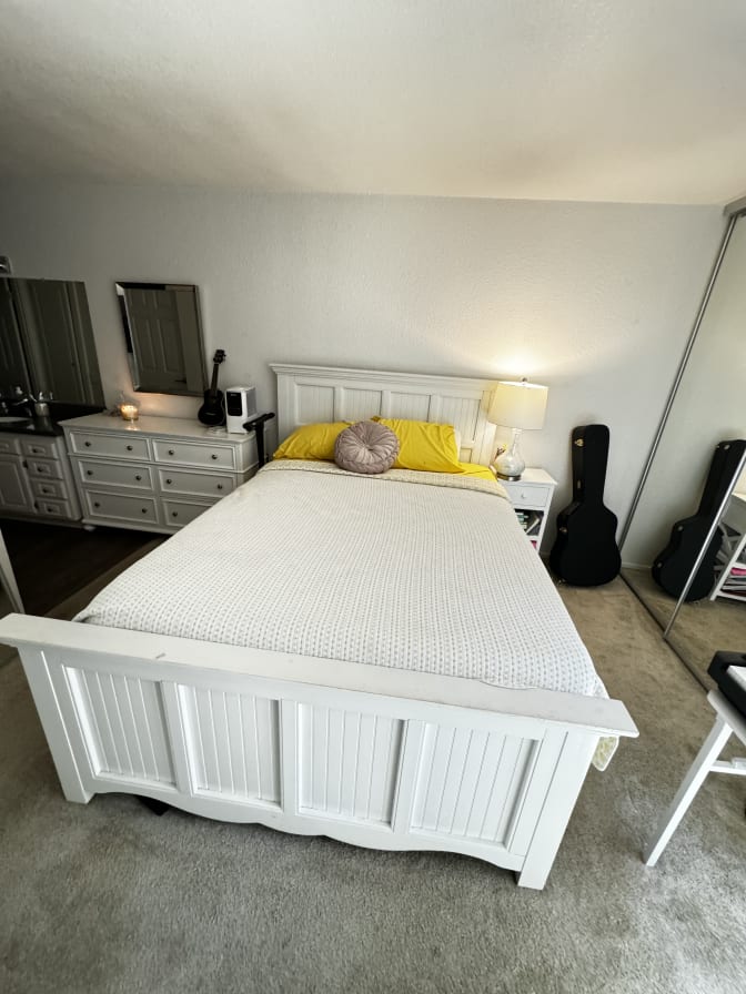 Emily Roslyn's room