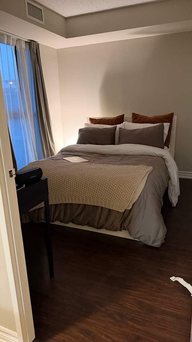 Carlos's room