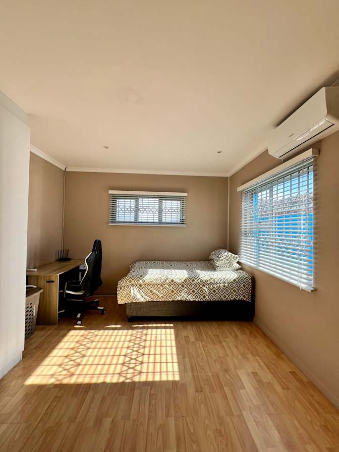 Aashiq Mollagee's room