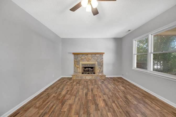 lifedoorrentals's room