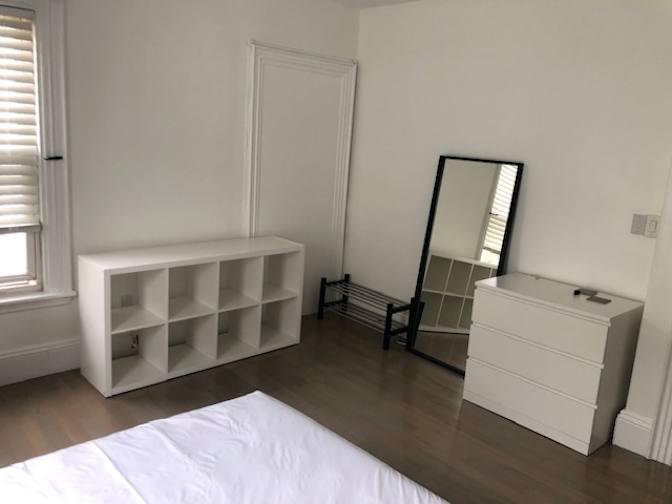 ALEXANDER KAMOUZIS's room