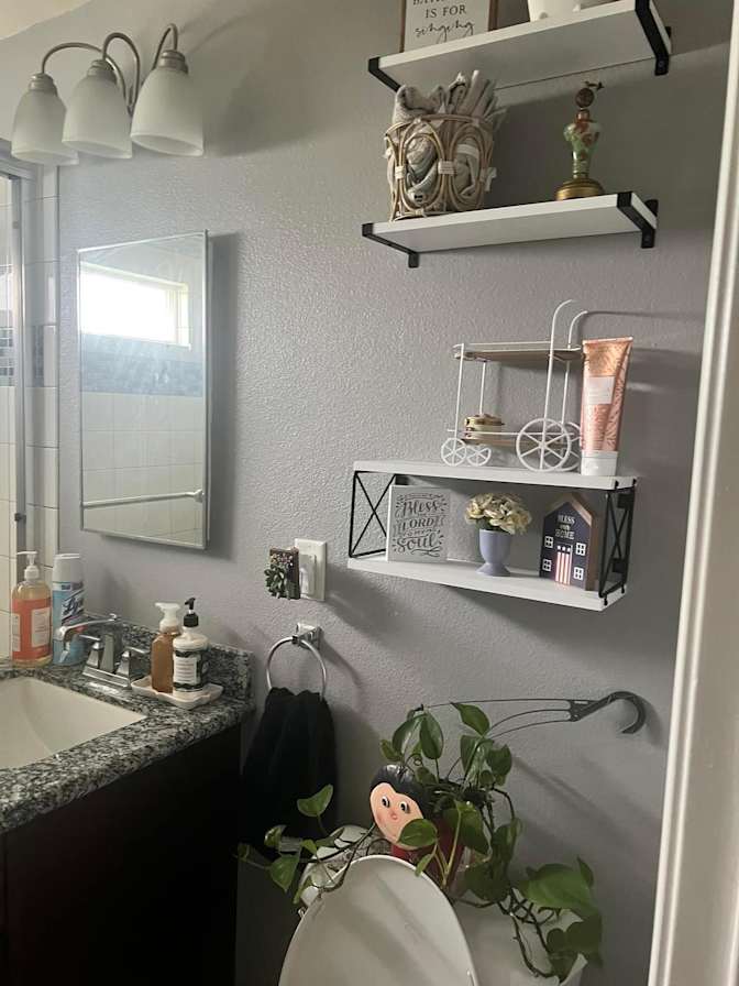 Octavio's room