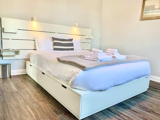 Simply Stays's room