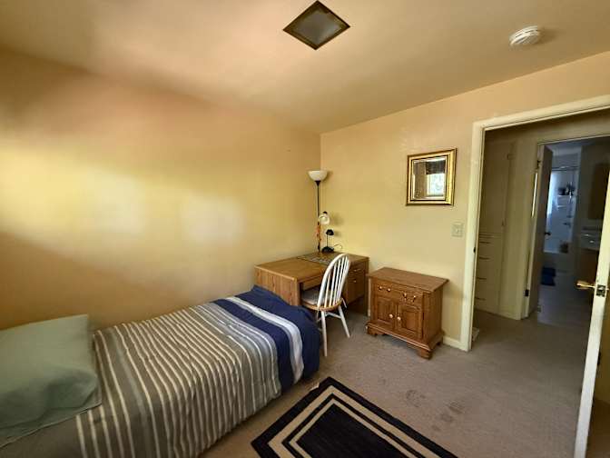 Shinta Muljani's room