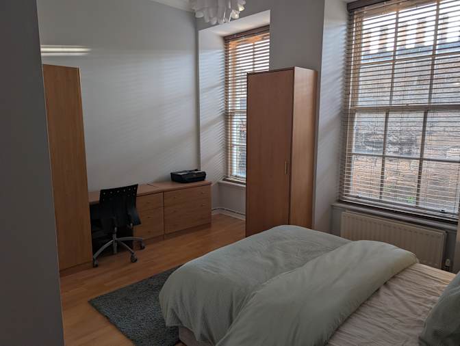 Charles J Higgins-Yi's room