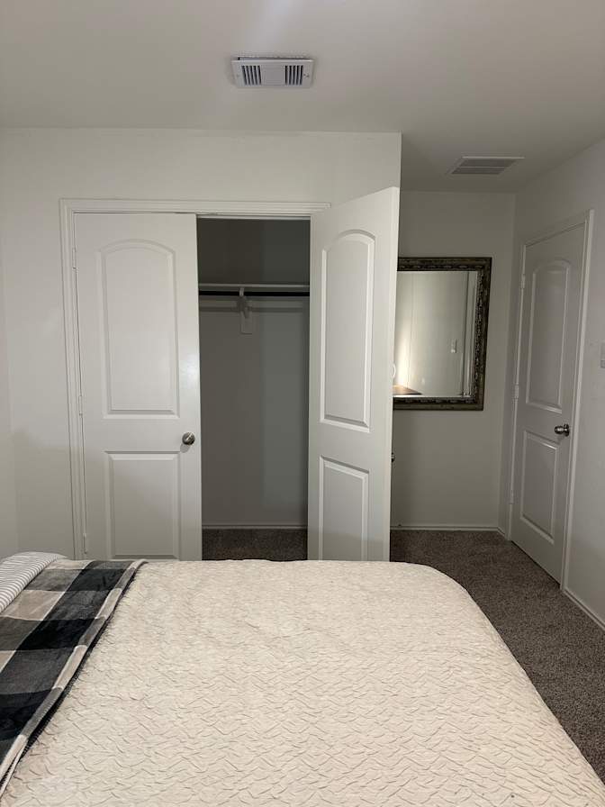 Luis's room