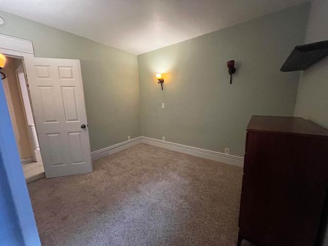 Leslie Mei's room