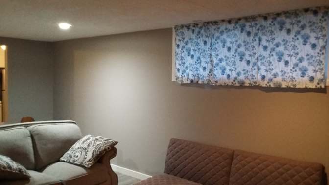 Bwood House's room