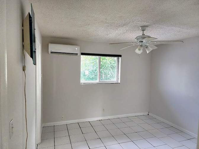 tom's room