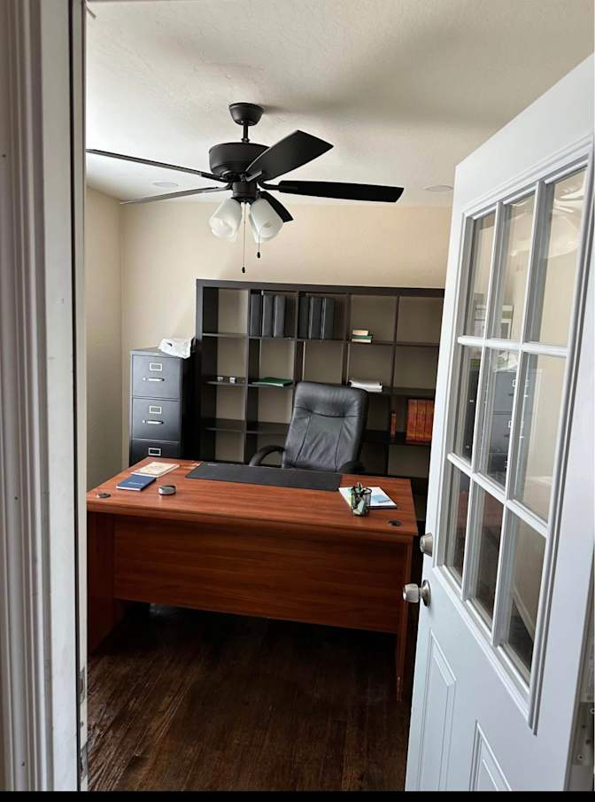 Roomly's room