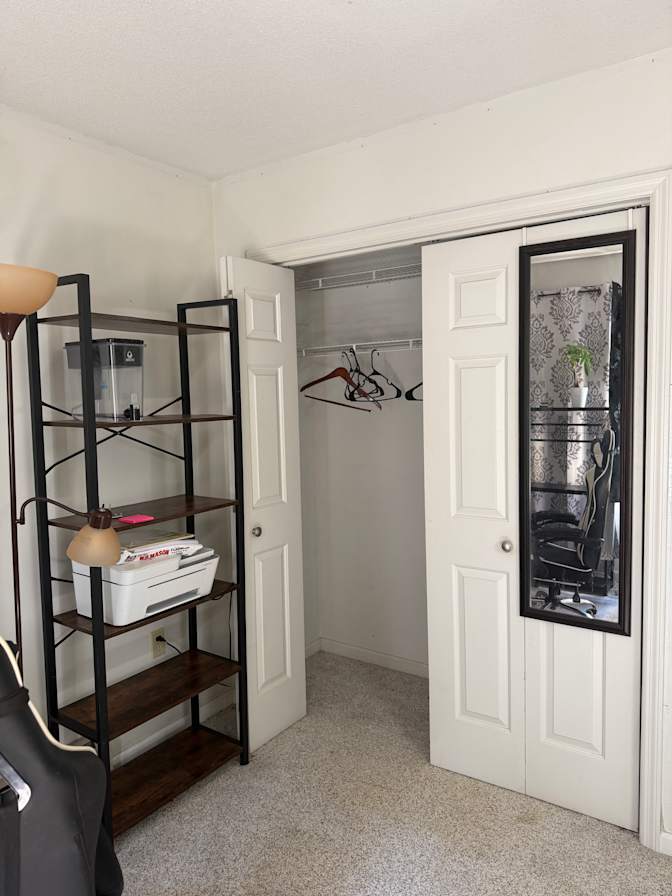 ENE M IGOMU's room
