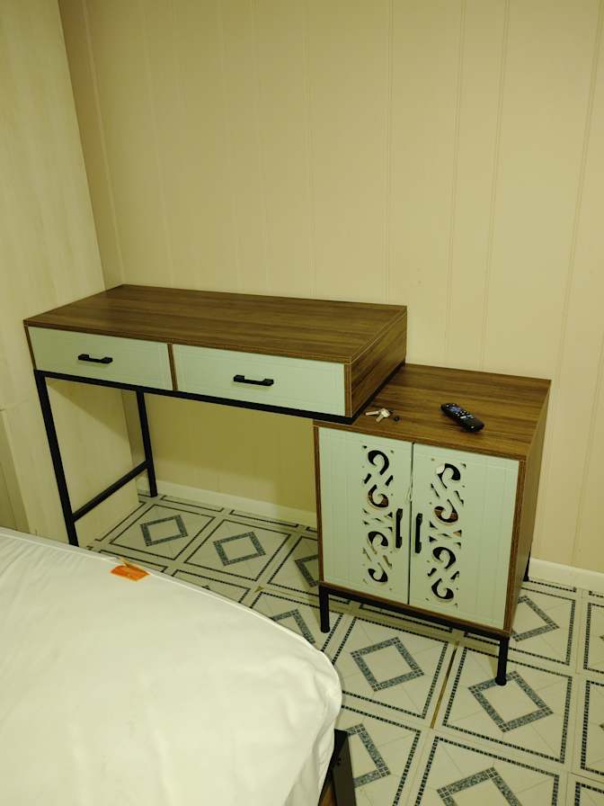 KIM BERAUN's room