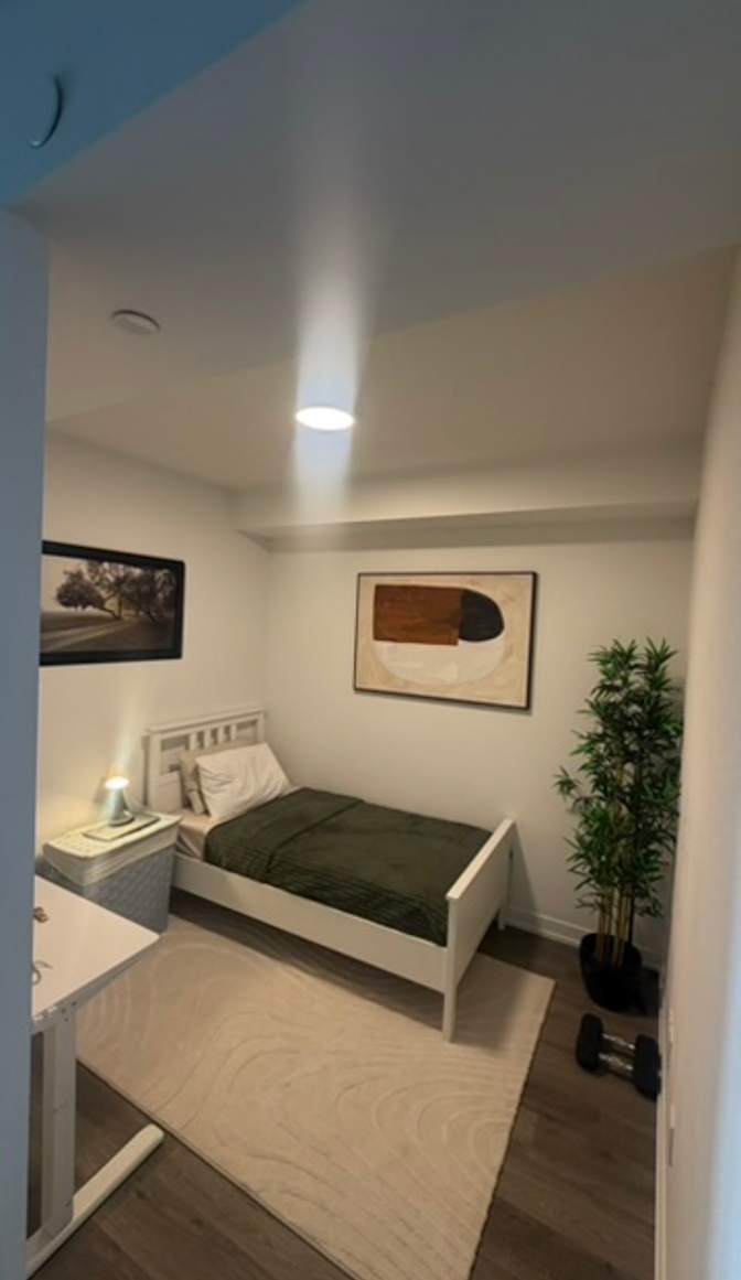 Abs Sims's room