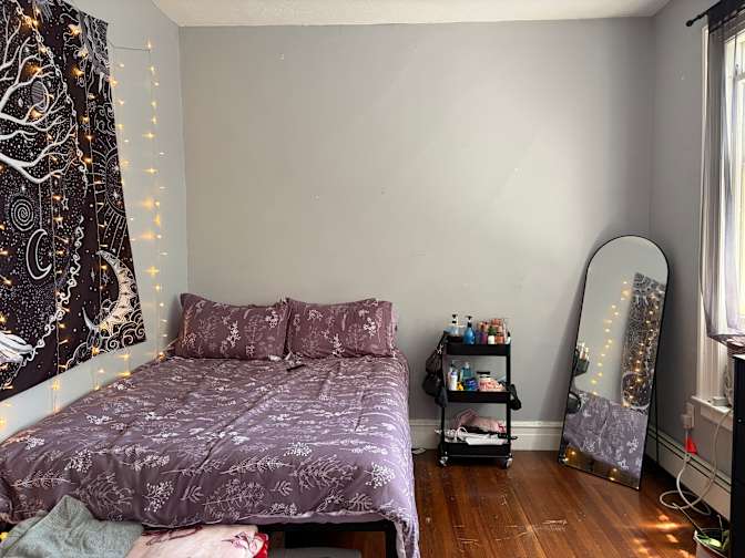 CAROLINE's room
