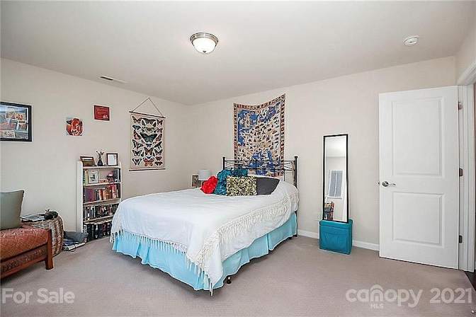Alcove Rooms's room