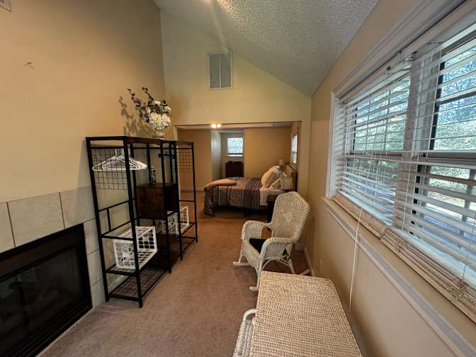 Alcove Rooms's room