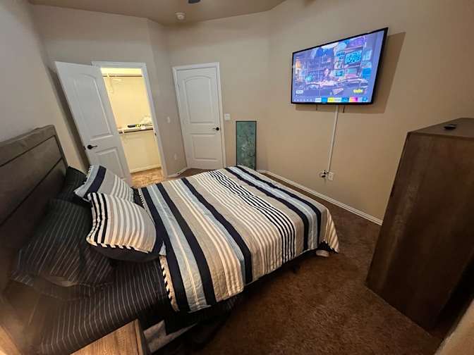 Amr's room