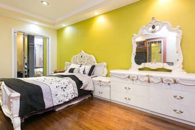 Jun's room
