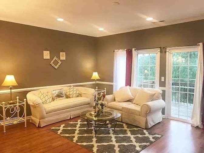 Alcove Rooms's room