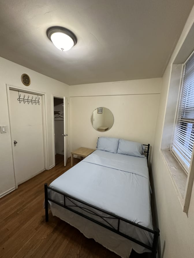 Jeffri's room