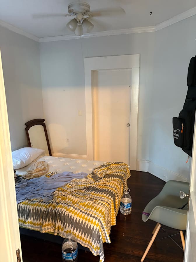 GIo's room