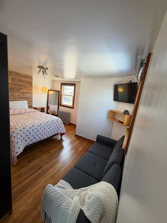 VIOLETA LOPEZ's room