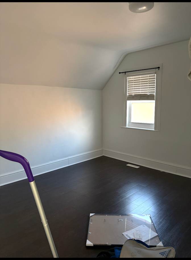 marc mandel's room